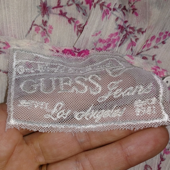 Guess Shirt Size Medium Pink Cream Floral! - Picture 4 of 16